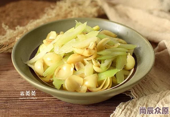 柳百合菜被狂揉三级，网友热议其独特口感与健康价值，引发美食爱好者的广泛关注与讨论