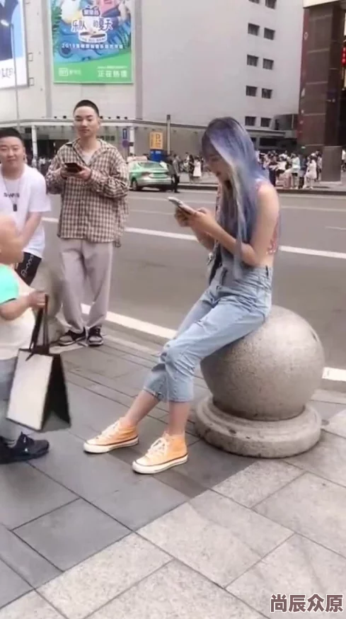 男生和女生一起查查查很痛的滑轮鞋，竟然隐藏着令人震惊的安全隐患，家长们不得不警惕！