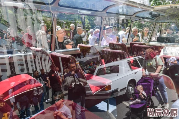 人人乐店内惊现巨型扭蛋机， препарата即带来意想不到的惊喜与刺激！